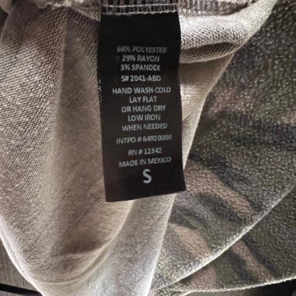 Cammo V Neck Pullover Size S - Picture 6 of 6